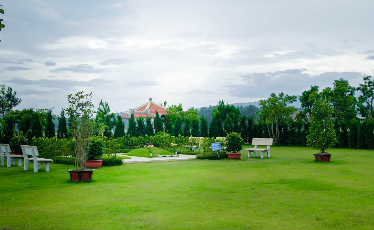 Công viên nghĩa trang Lạc Hồng Viên